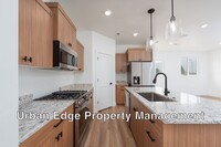 Building Photo - 3 Bedroom 2.5 Bath Newer Row Home!