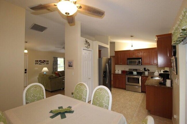 Building Photo - 5300 Seagrape Dr