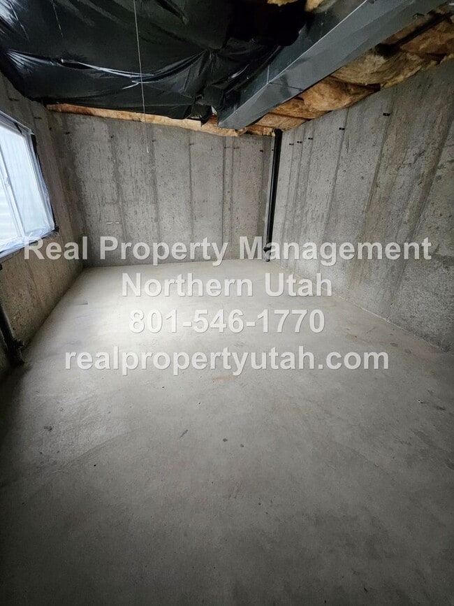 Building Photo - 3 Bedroom Home in Clearfield Available