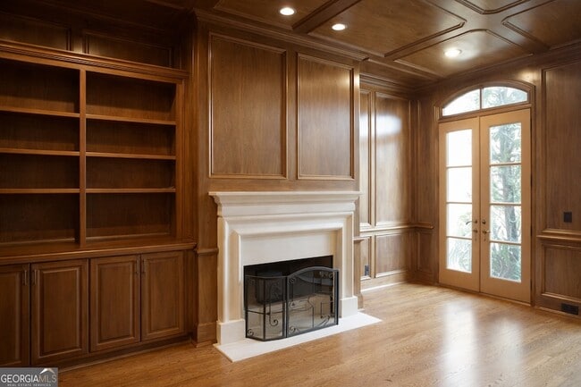 Building Photo - 453 Londonberry Rd NW