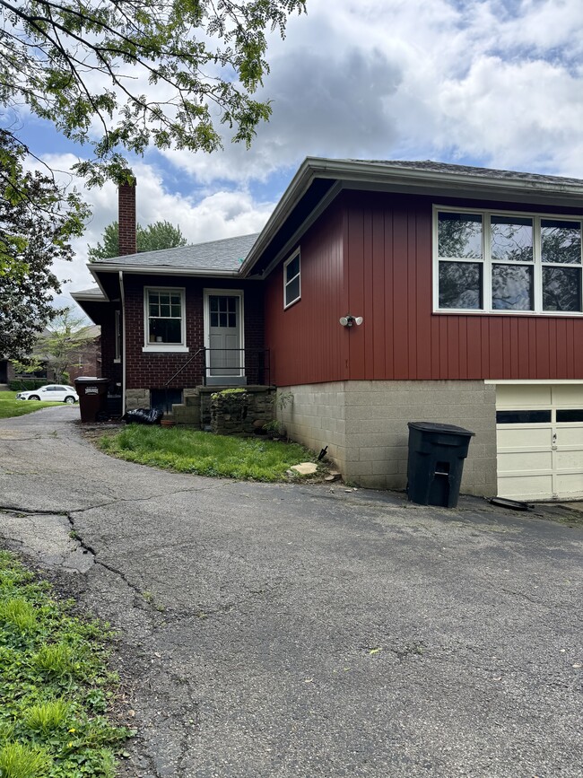 Building Photo - 45 Hartweg Ave