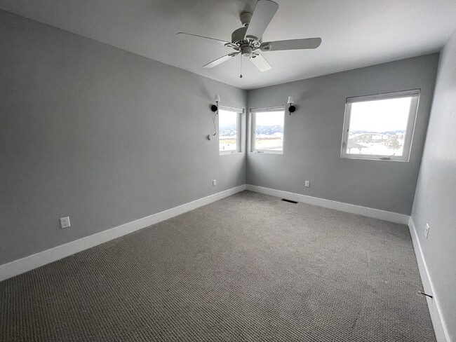 Building Photo - Practically New 3 Bedroom with Mountain Views!