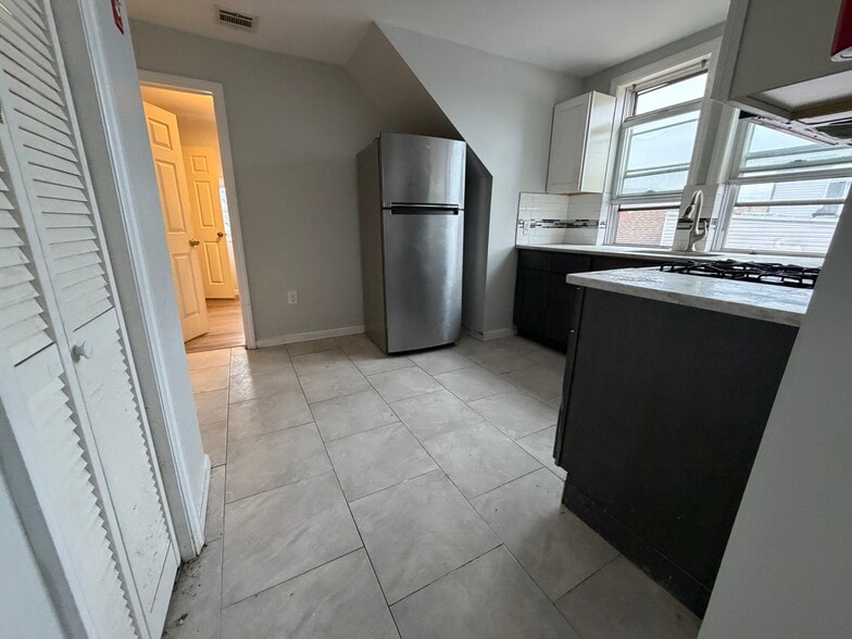 Building Photo - 223 Cator Ave