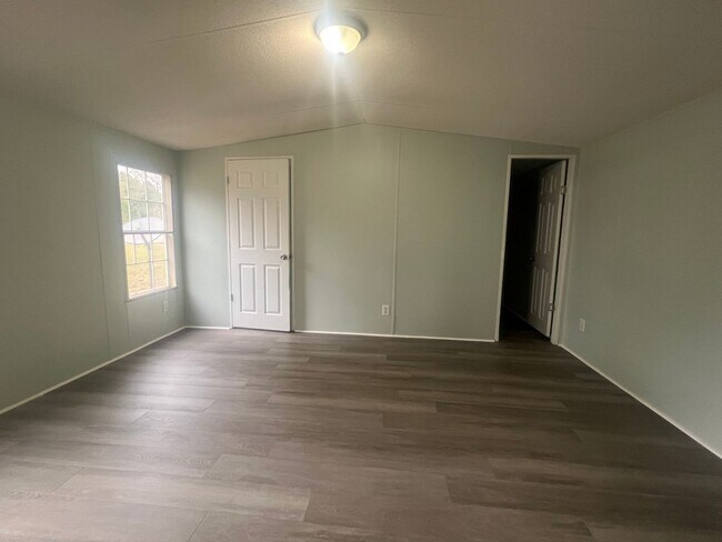 Building Photo - Home For Rent With Spacious Yard