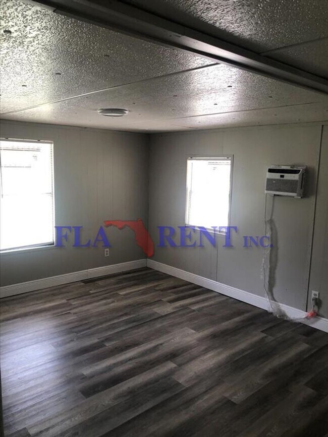 Building Photo - 3/2 Manufactured home with fenced in yard/ Bithlo area