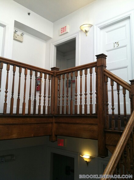 Building Photo - 1061 Beacon St