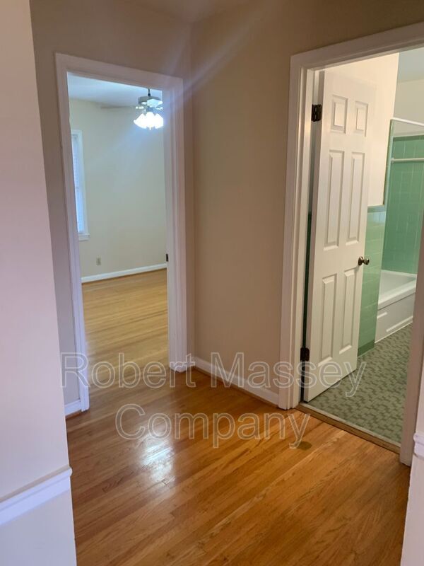 Building Photo - 2904 Abigail Dr