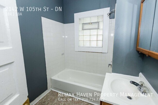Building Photo - 2142 W 105th St