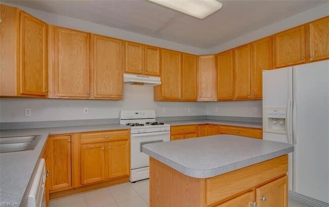 Building Photo - 2305 Bizzone Cir