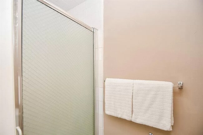 Building Photo - 10807 Sugar Hill Dr