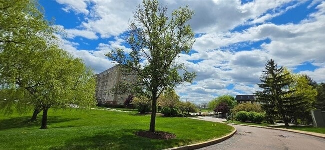 Building Photo - 1 Cityview Ln