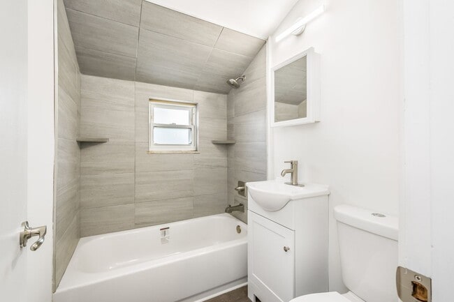 Building Photo - AVAILABLE JUNE 1ST! Fully UPDATED 3-bedroom townhouse in Overbrook!