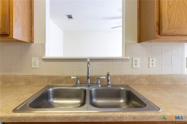 Building Photo - 1203 Fox Creek Dr