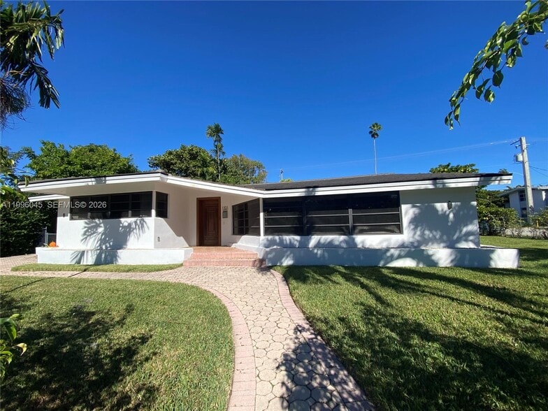 Building Photo - 1325 Marseille Dr