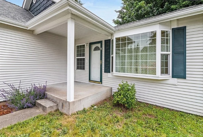 Building Photo - 6834 Troy Ln NE