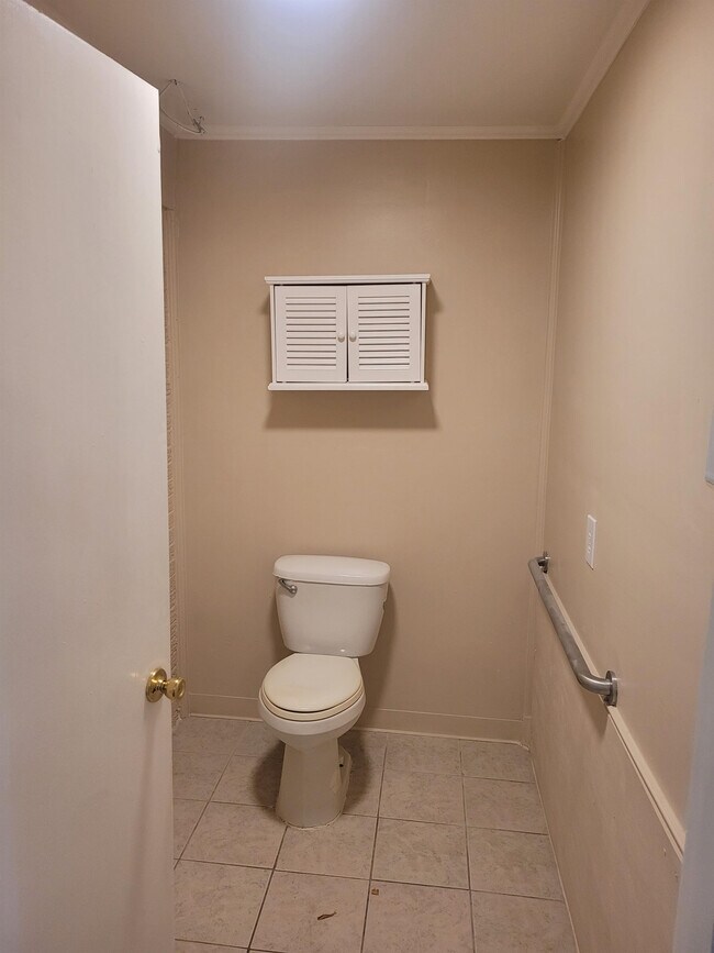 Building Photo - 4808 Fordham Dr