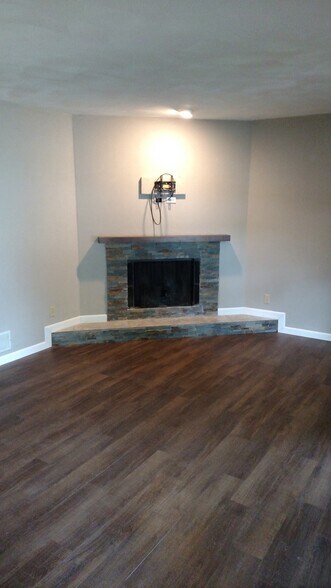 Building Photo - 833 Nowland Ct