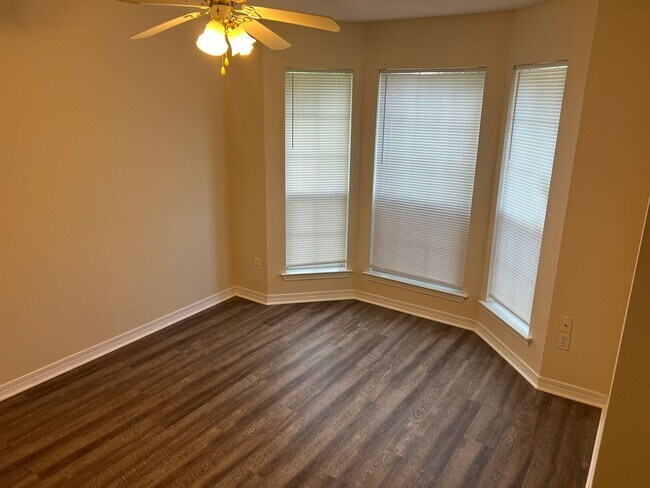 Building Photo - Located in the gated community of Parker's...