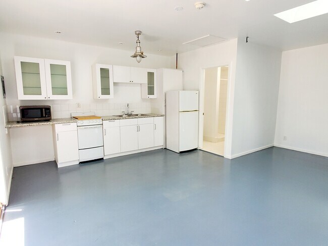 Building Photo - 6713 Murietta Ave