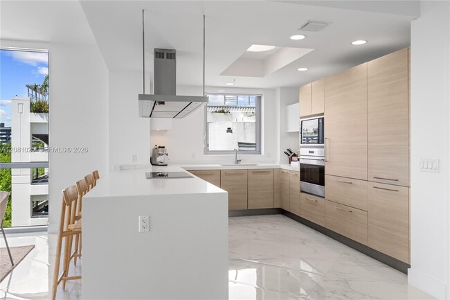 Building Photo - 17111 Biscayne Blvd