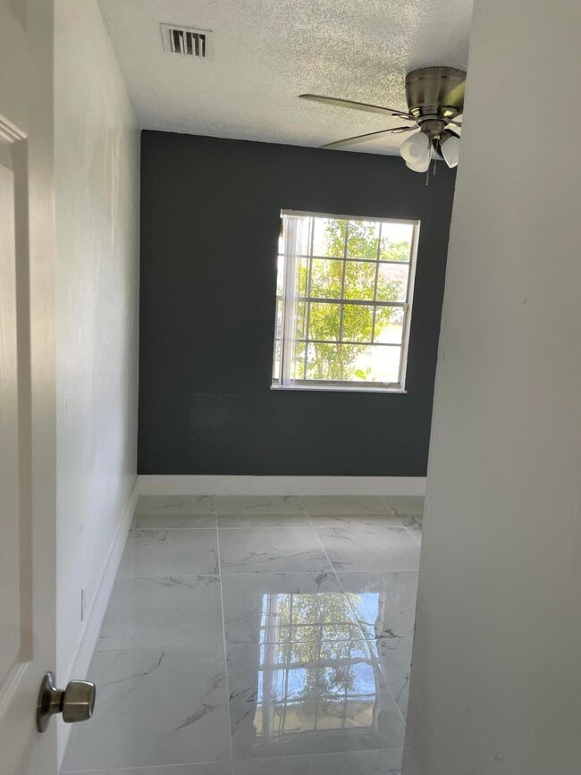 Building Photo - 8131 SW 6th St