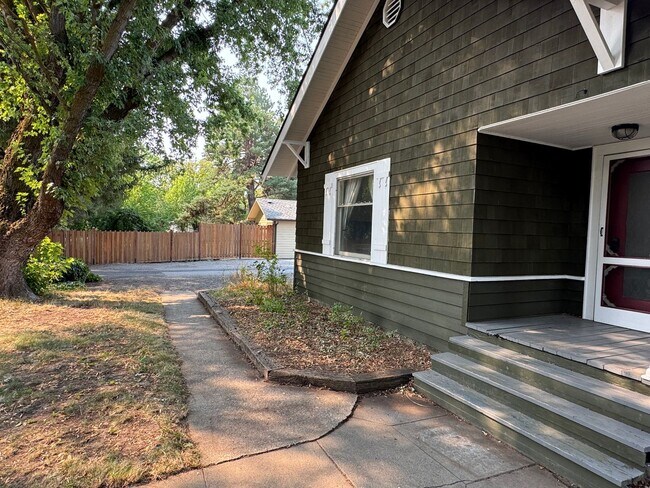 Building Photo - 1005 N Wildcat Way