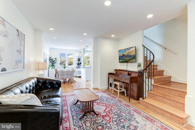 Building Photo - 241 Lynhaven Dr