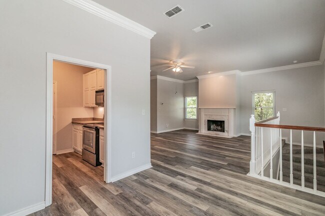 Building Photo - Birchman Place Townhomes - Now Leasing
