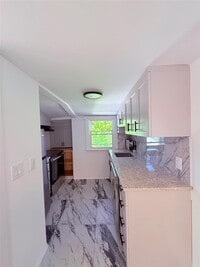 Building Photo - 815 Carpenter Pl