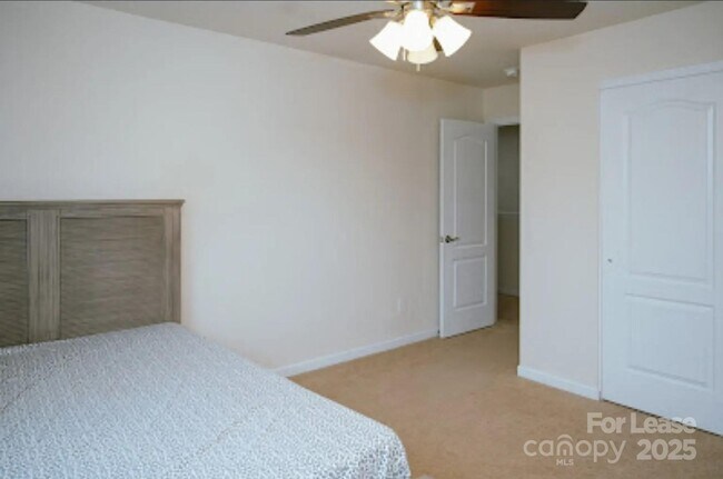 Building Photo - 228 Keating Pl Dr
