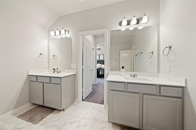 Building Photo - 2093 Almassera Dr