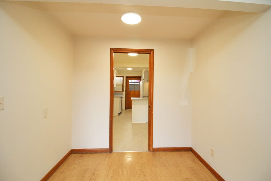 Building Photo - 3200-3236 SW Marigold St