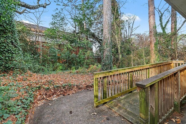 Building Photo - Great Emory Area Rental