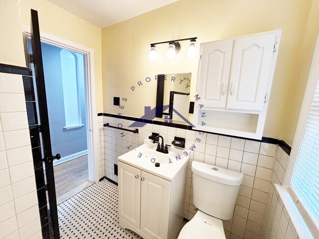 Building Photo - 15100 Whitcomb St