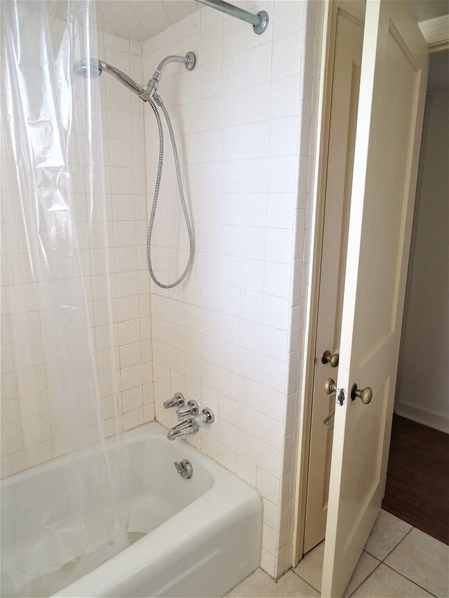 Building Photo - 534 Old Akron Rd