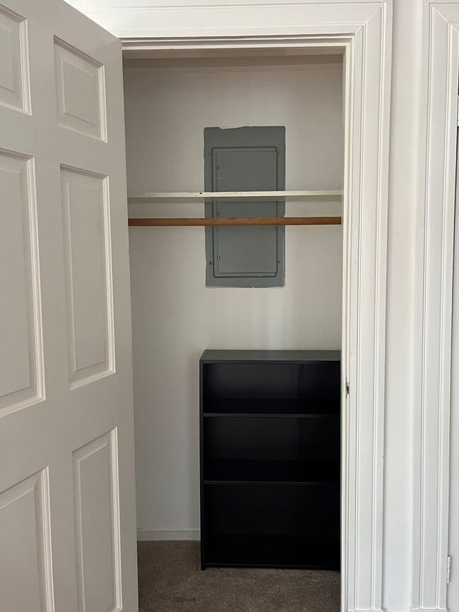 Building Photo - -- AVAILABLE SEPTEMBER 4TH -- 2 BR / 1 BA Beautiful Historic Carriage House on Monument Ave! Avai...