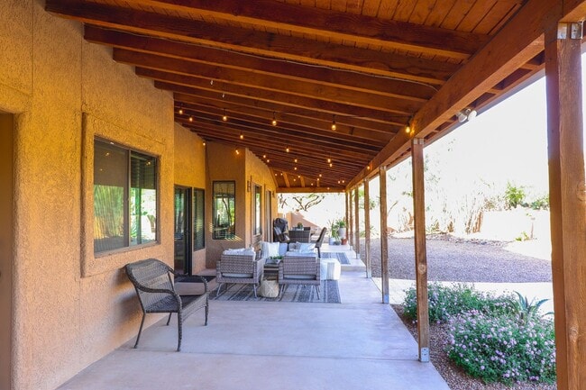 Building Photo - Contemporary Desert Beauty with Pool