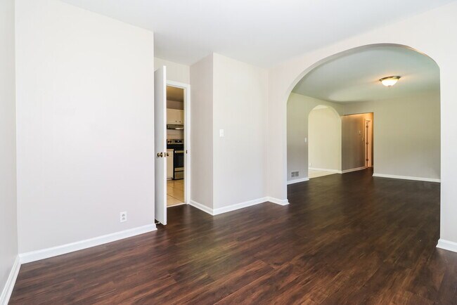 Building Photo - 5509 Joeclay Dr