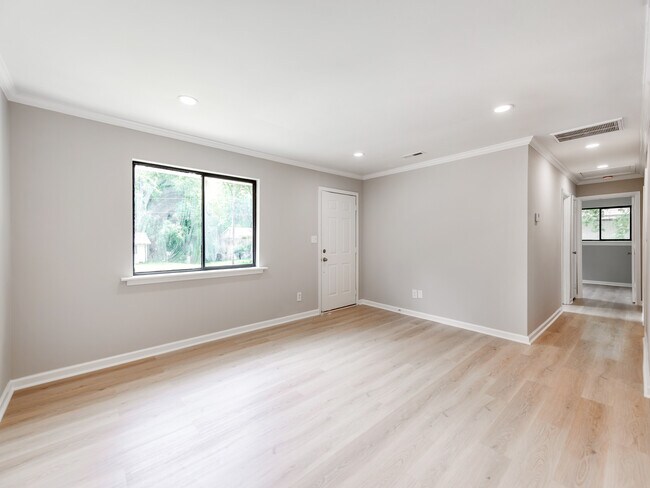 Building Photo - 4925 Springview Rd