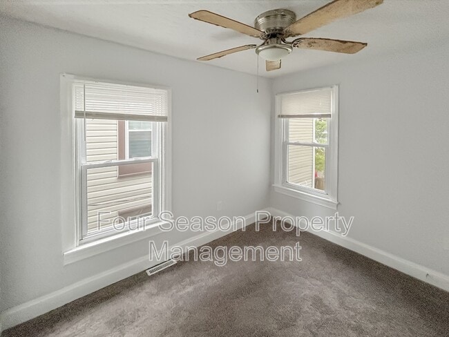 Building Photo - 336 S Locust St