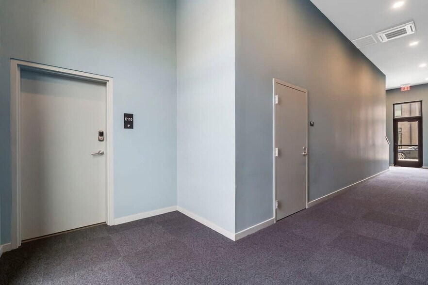 Building Photo - 3938 S Grand Ave