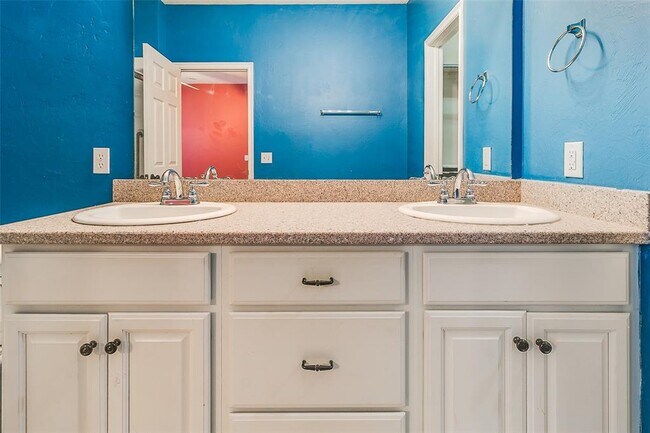 Building Photo - 6005 SE 70th St