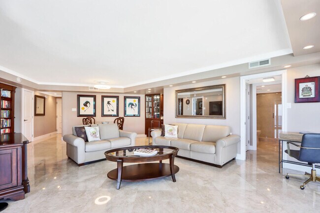 Building Photo - 5420 N Ocean Dr