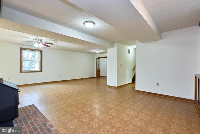 Building Photo - 8332 Hilltop Ave