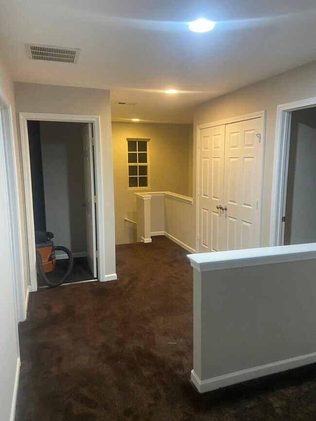 Building Photo - 7092 Walton Hl