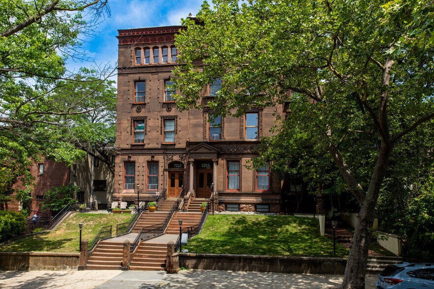 Building Photo - 2213 Green St