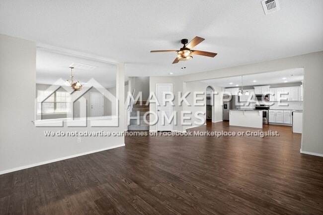 Building Photo - 904 SW Loudon Dr