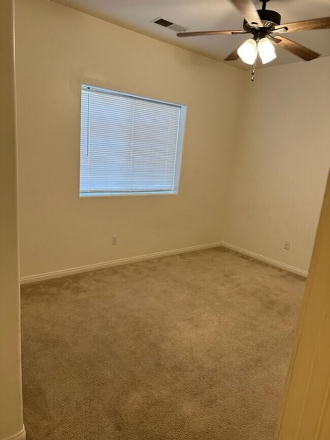 Building Photo - 513 Yellow Meadow Ct