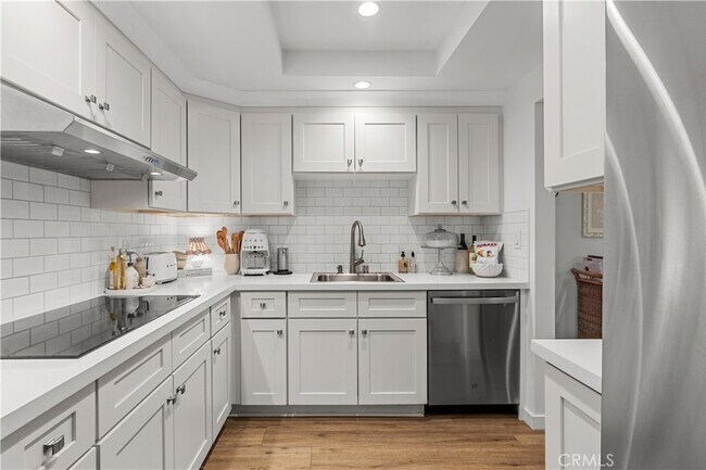 Building Photo - 601 Lido Park Dr