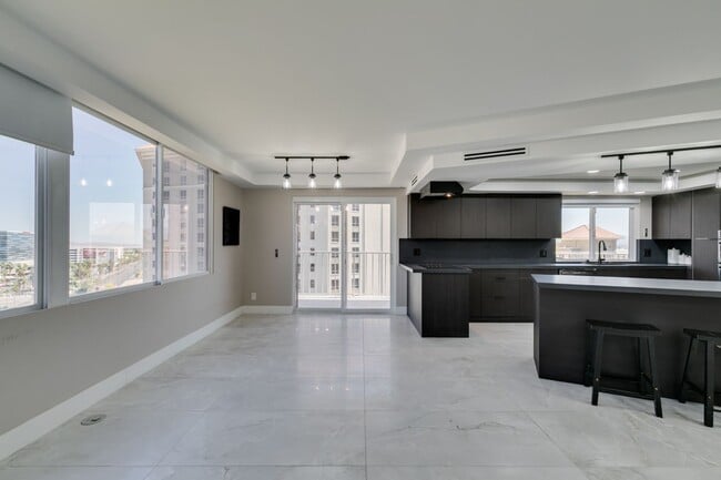 Building Photo - Elevated Penthouse Living with Private Terrace & Resort-Style Amenities * MOVE IN SPECIAL *